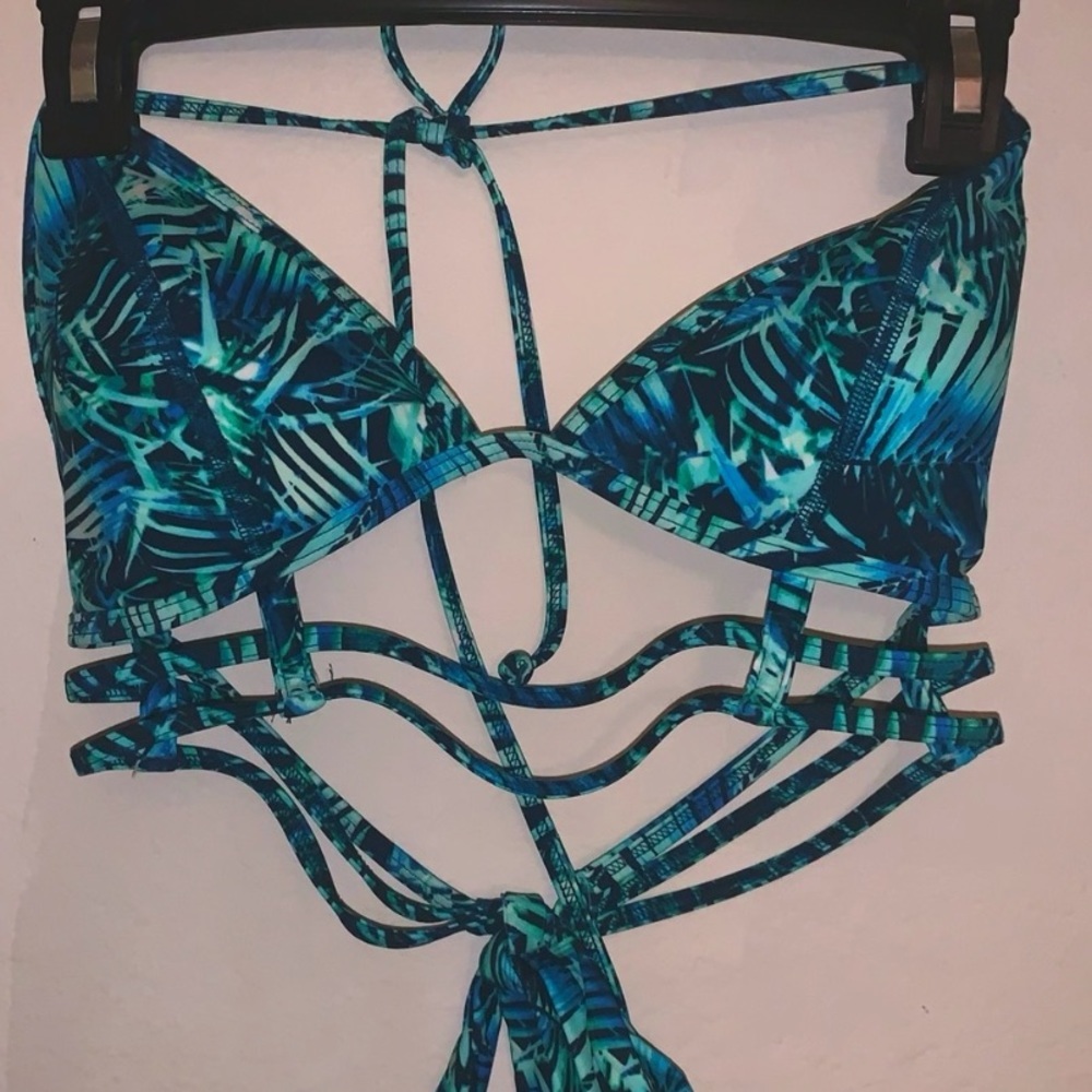 Victoria’s Secret Bikini Top ✨